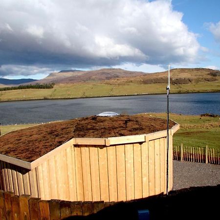 Skye Cabins Skeabost Eksteriør billede