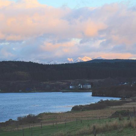 Skye Cabins Skeabost Eksteriør billede