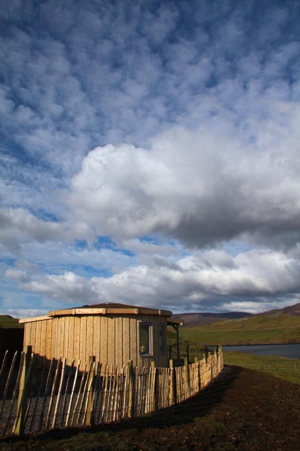 Skye Cabins Skeabost Eksteriør billede