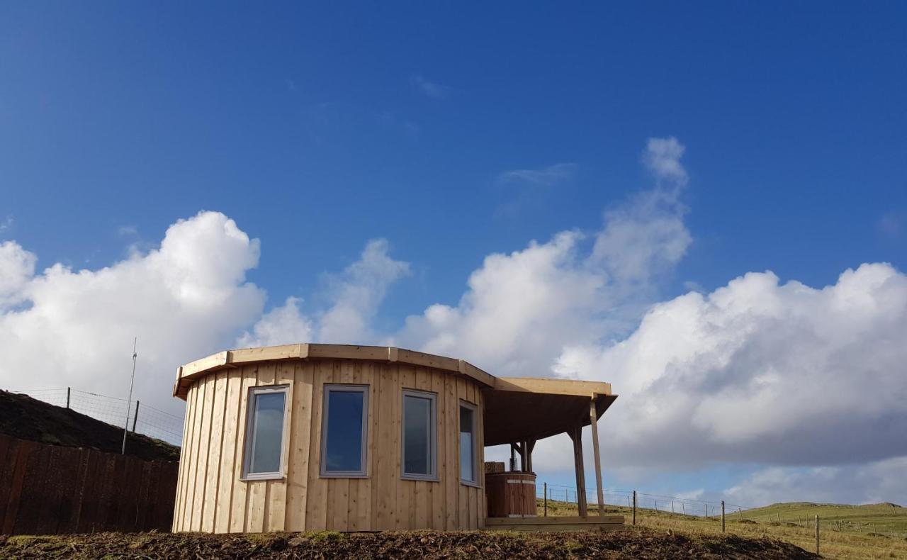 Skye Cabins Skeabost Eksteriør billede