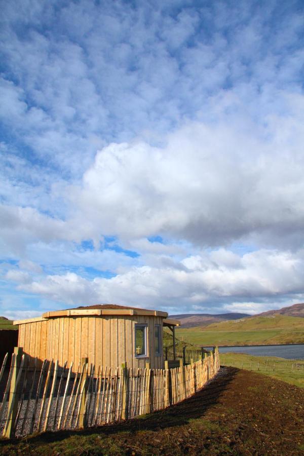 Skye Cabins Skeabost Eksteriør billede